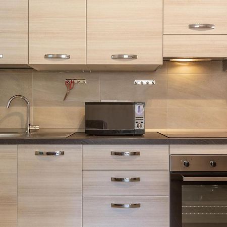 San Donato Fiere Essential Apartment W/Parking Болонья Экстерьер фото