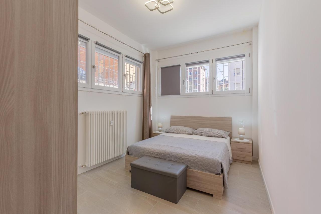 San Donato Fiere Essential Apartment W/Parking Болонья Экстерьер фото