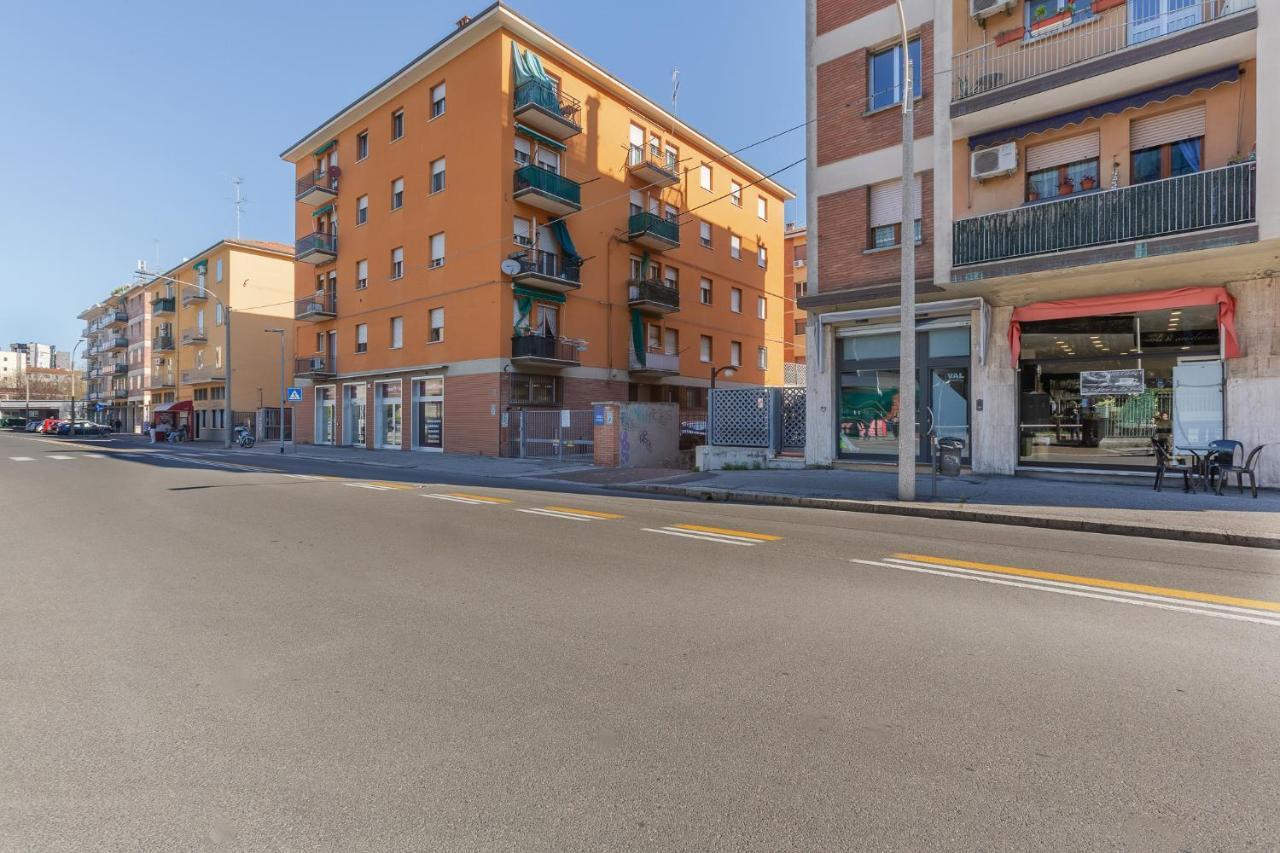 San Donato Fiere Essential Apartment W/Parking Болонья Экстерьер фото